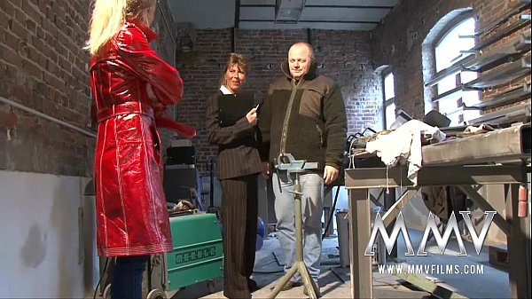 Зрелая пара жарко трахается перед камерой