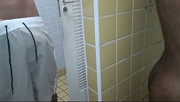 Трахнул младшую сводную сестру в душе, не потеряв девственность