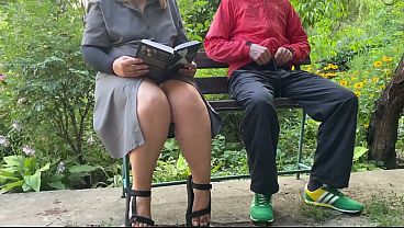 Трахнул мачеху в жопу, она стонала от удовольствия