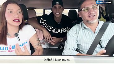 Шлюха Хлоя трахается в машине, пока не кончат