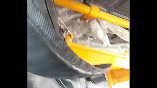Под юбкой, нащупал стринги в автобусе, скрытая камера